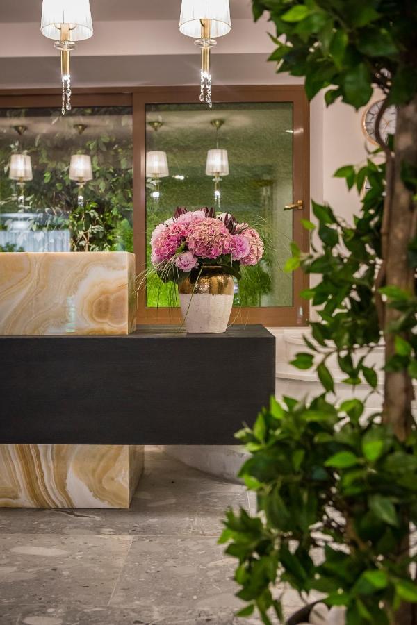 Royalty Hotel Athens Ngoại thất bức ảnh